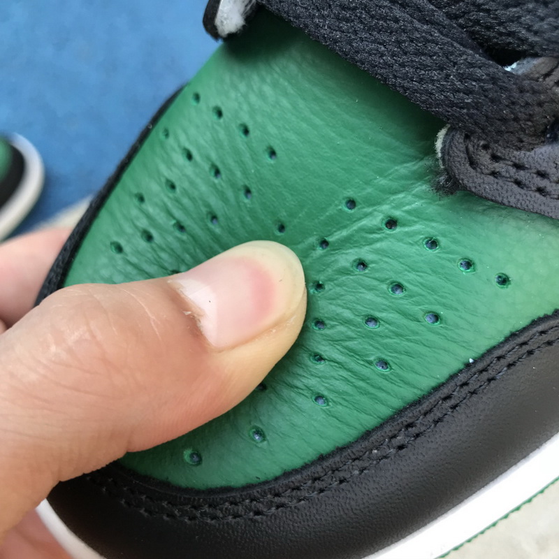 Air Jordan 1 High OG “Pine Green” GS