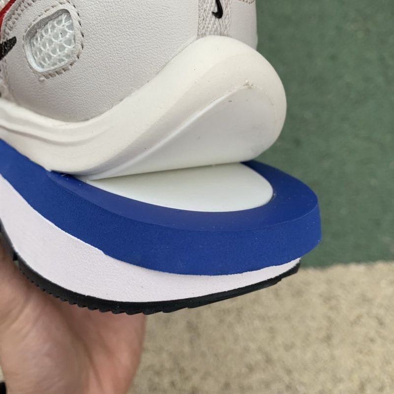 sacai x Nike VaporWaffle “Royal Fuchsia ”