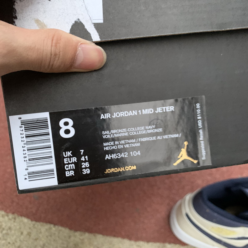 Jordan 1 Mid Shoes013