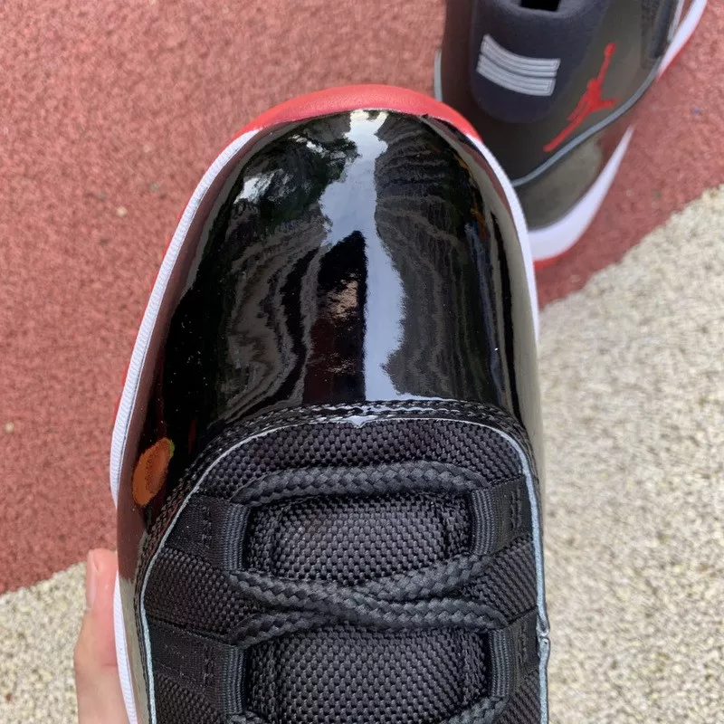 Air Jordan 11 Bred