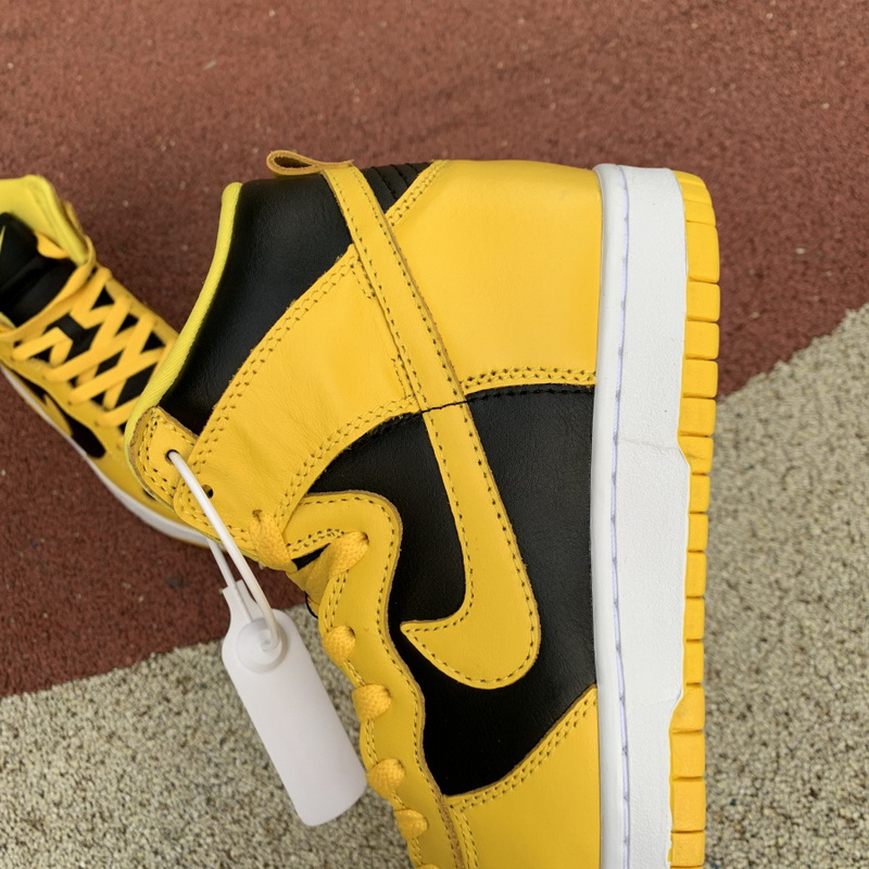 Nike Dunk High SP “Varsity Maize”