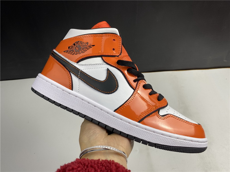 Air Jordan 1 Mid “Turf Orange”