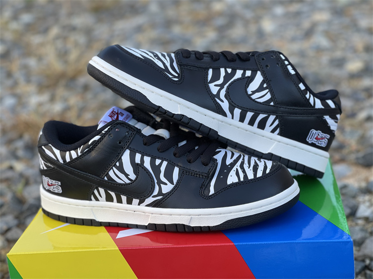 Nike SB Dunk Low Zebra