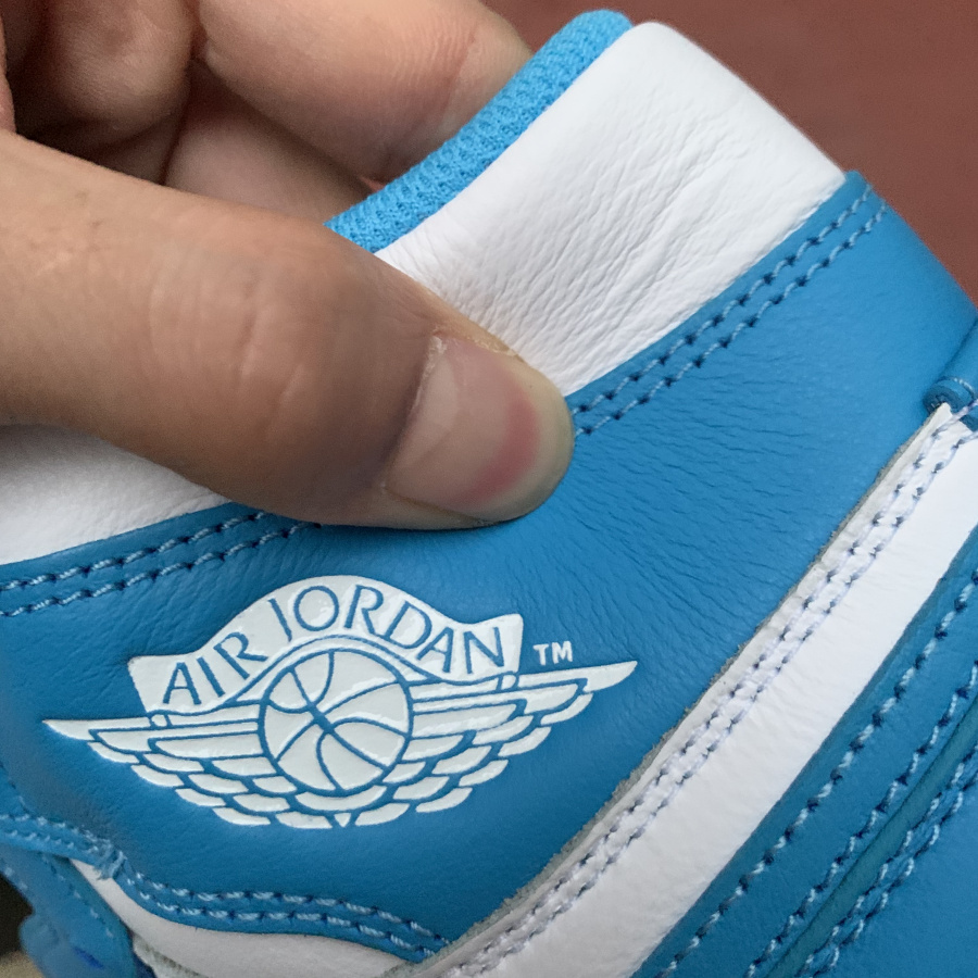 Air Jordan 1 Retro High OG “UNC”