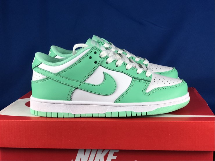 Nike Dunk Low WMNS “Green Glow”