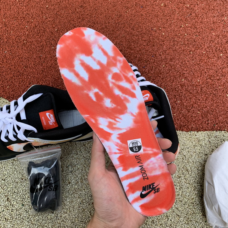 Nike SB Dunk Low Pro “Roswell Raygun”