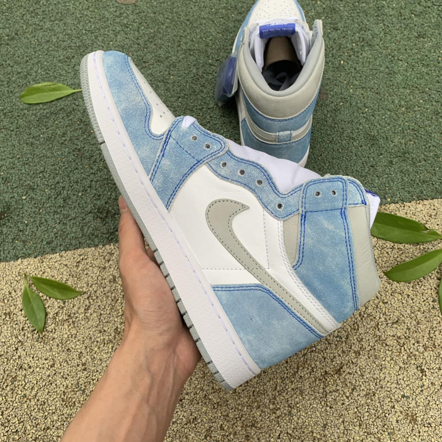 Air Jordan 1 High “Hyper Royal”GS