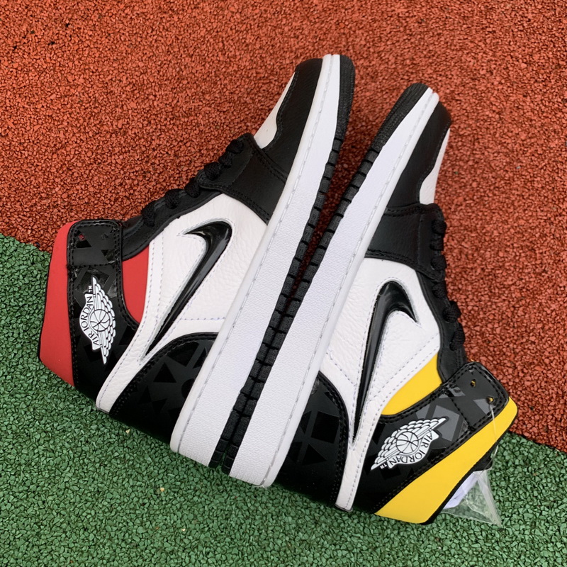 Jordan 1 Mid Shoes085