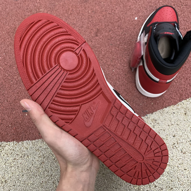 Air Jordan 1 Retro High OG “Bred Toe”