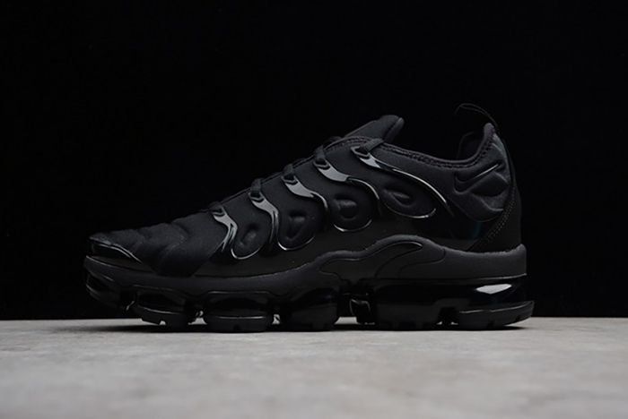 Nike Air VaporMax Plus Triple Black