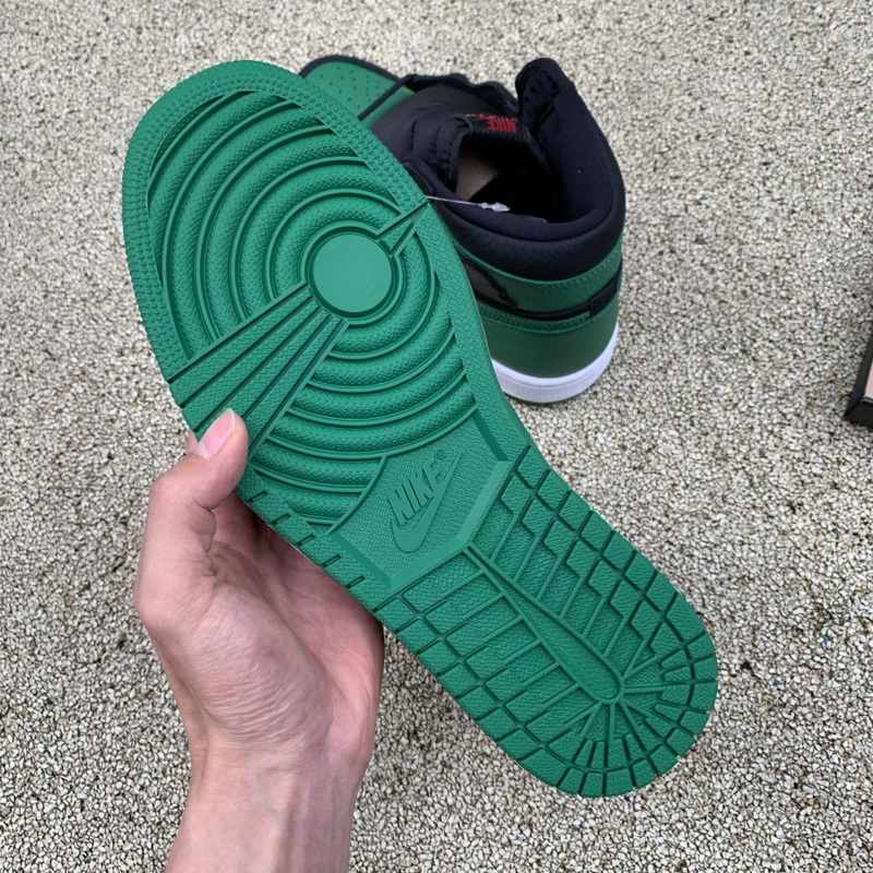 Air Jordan 1 Retro High OG “Pine Green”