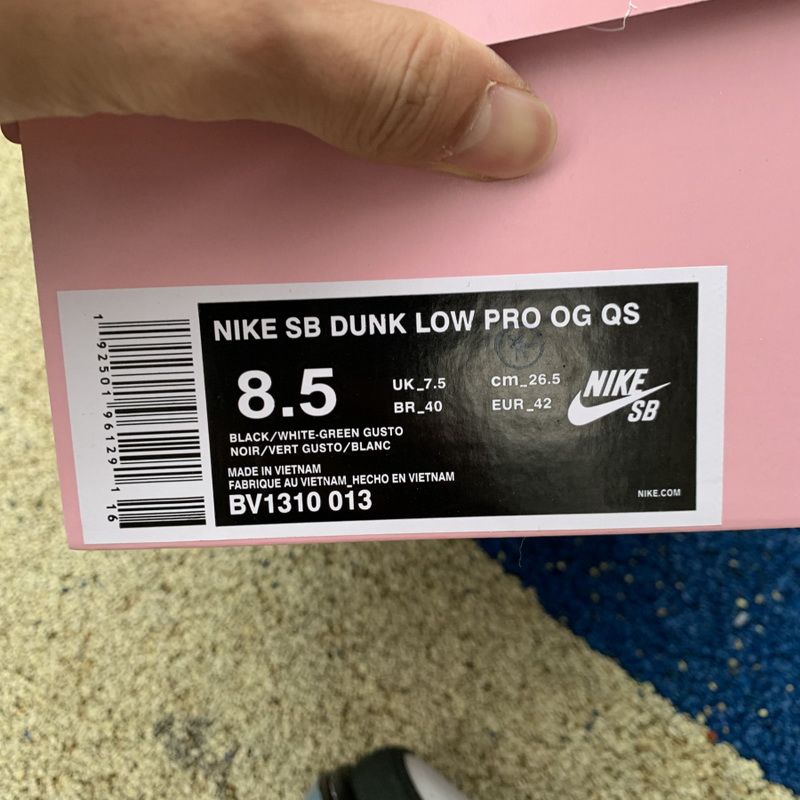 Nike SB Dunk Low “Panda Pigeon”