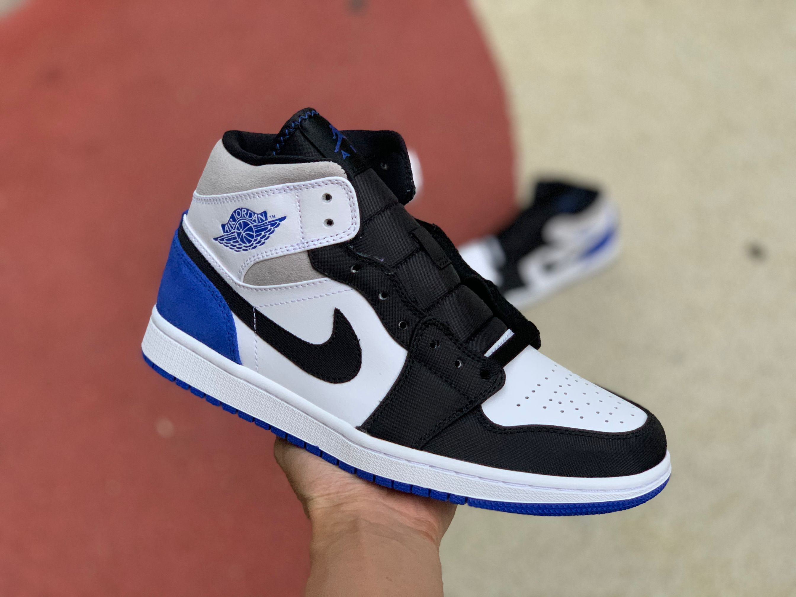 Jordan 1 Mid Shoes069