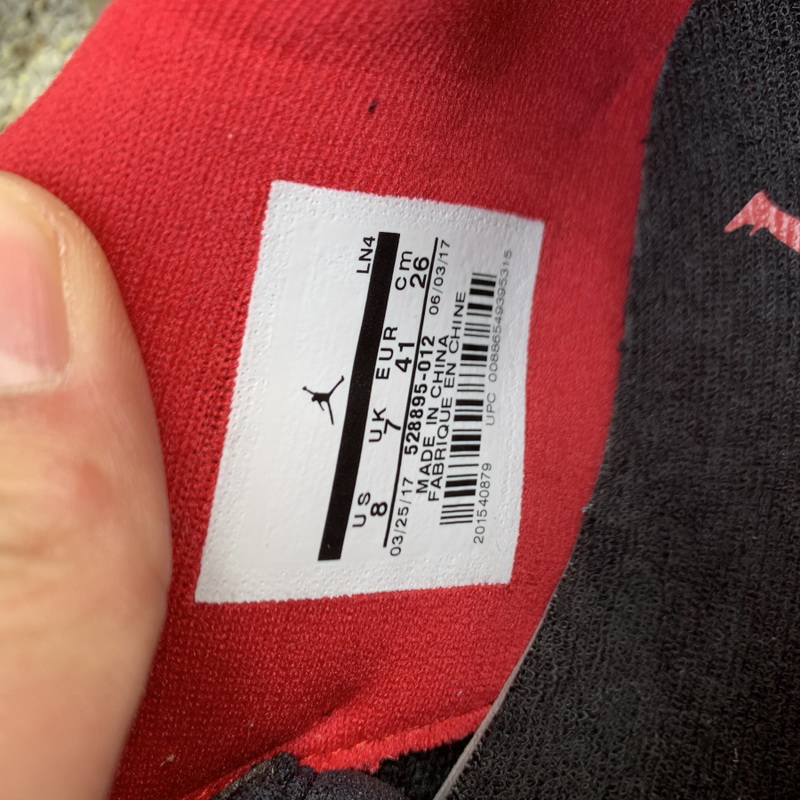 Air Jordan 11 Low “Bred”