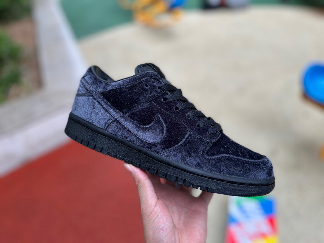 Nike SB Dunk Low Black Suede