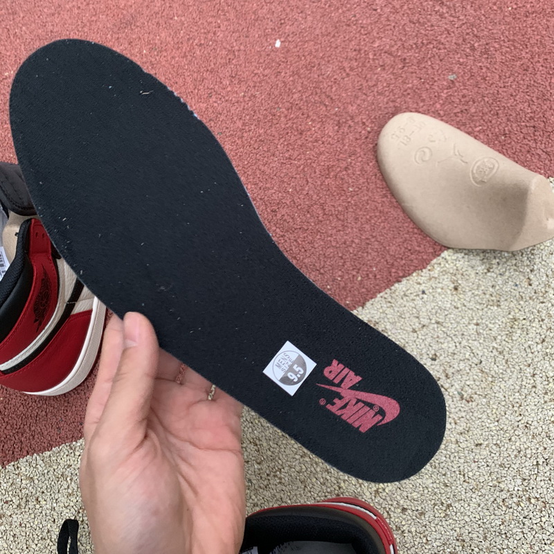 Air Jordan 1 Retro High OG “Bred Toe”