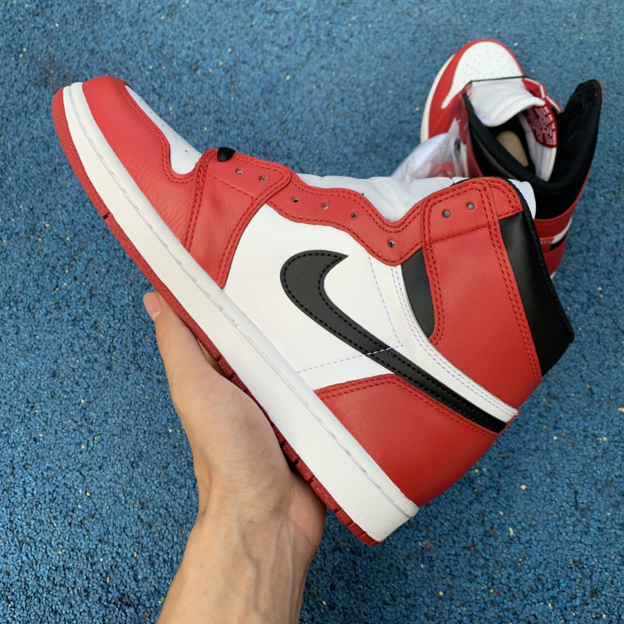 Air Jordan 1 Retro High OG Chicago
