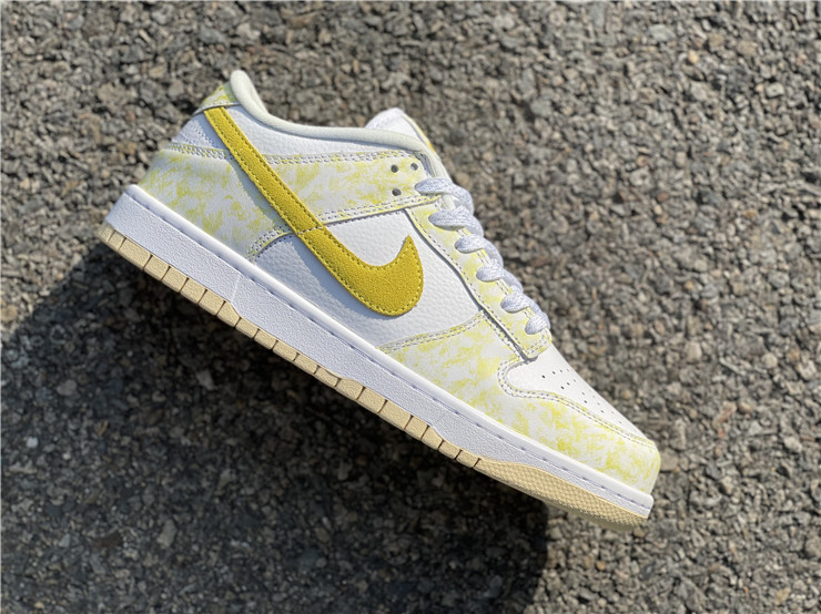 Wmns Dunk Low OG 'Yellow Strike'