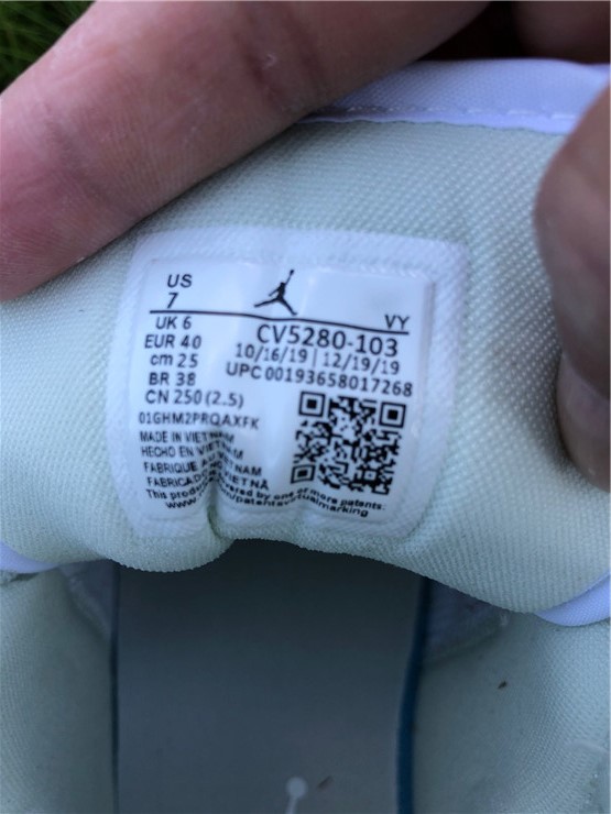 Air Jordan 1 Mid Spruce White