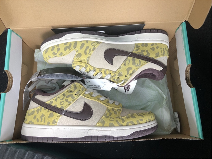 Nike Dunk Low PRM “Medium Curry”