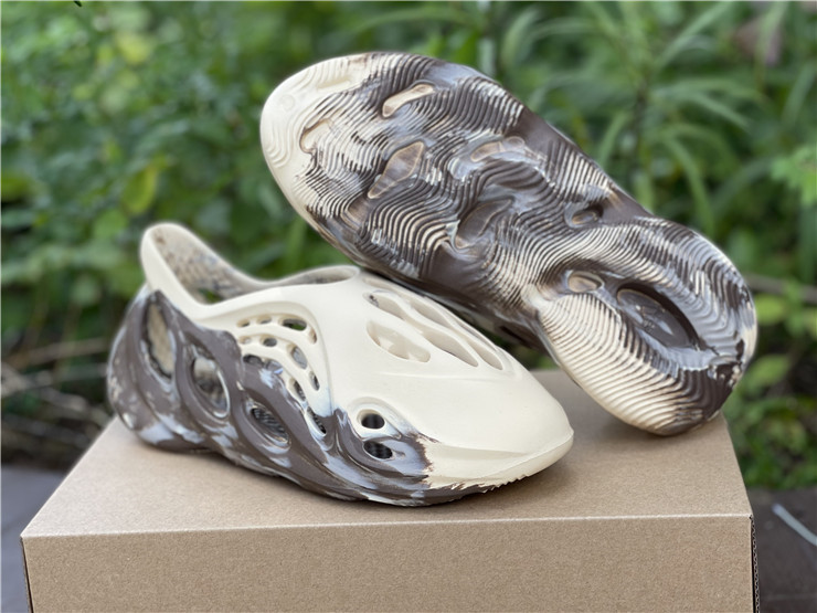 Yeezy Foam Runner “MX Cream Clay”