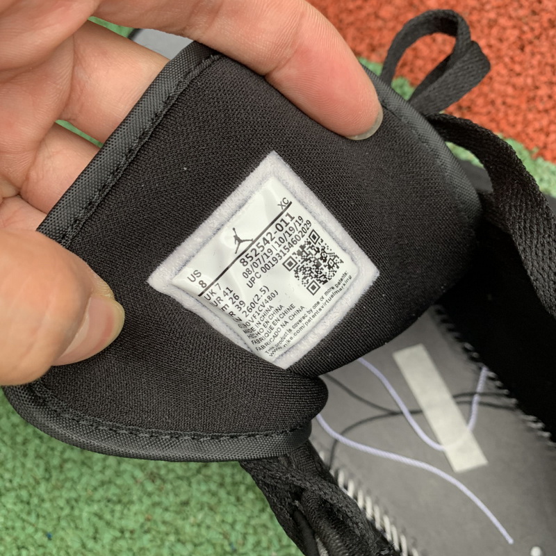 Jordan 1 Mid Shoes014