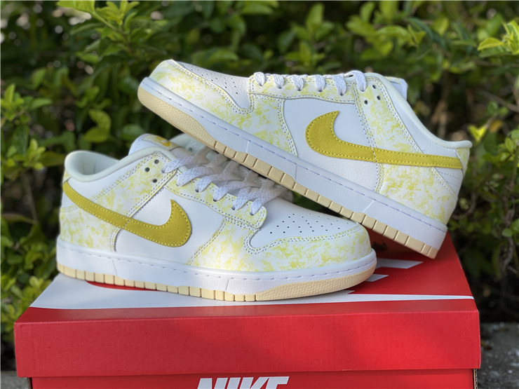Wmns Dunk Low OG 'Yellow Strike'