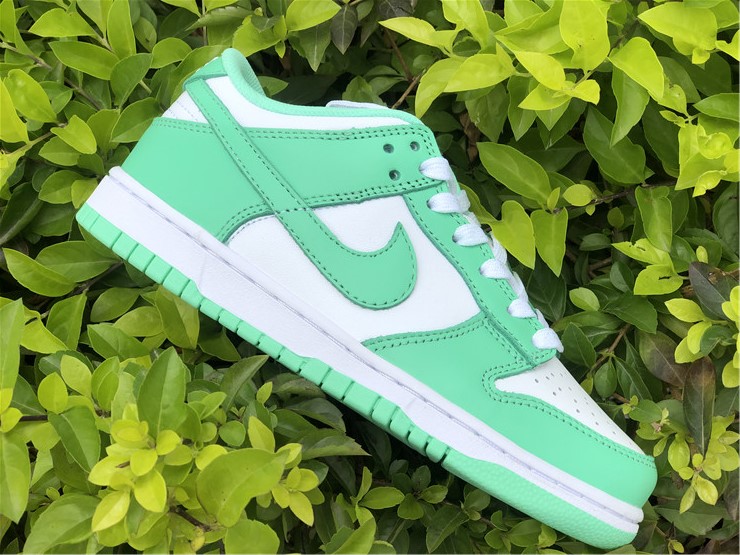 Nike Dunk Low WMNS “Green Glow”