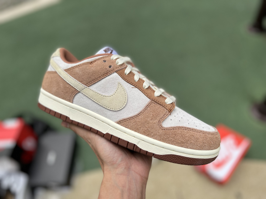 Nike Dunk Low Medium Curry