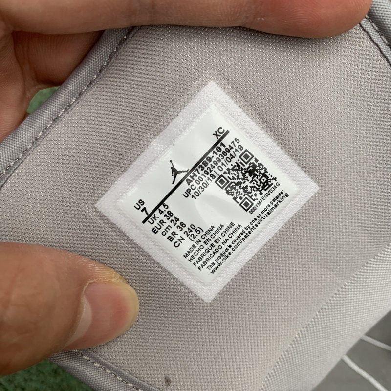 Jordan 1 Mid Shoes011