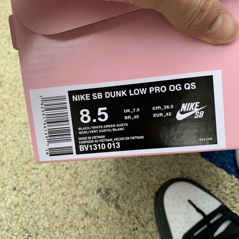 Nike SB Dunk Low “Panda Pigeon”