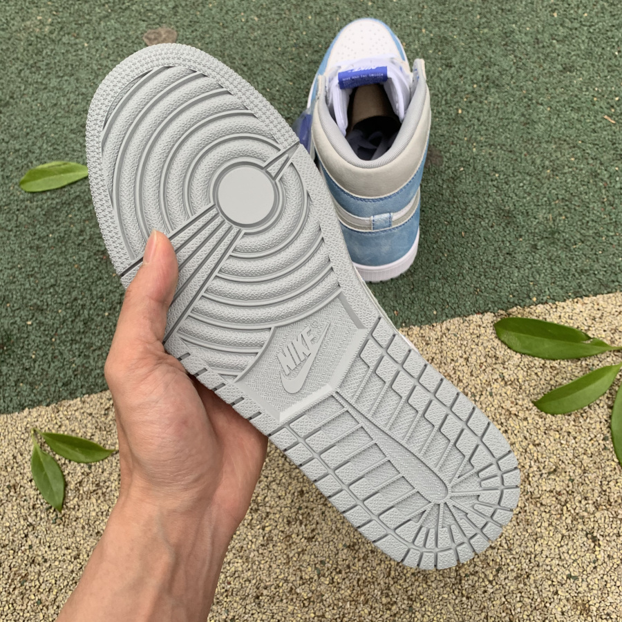 Air Jordan 1 High “Hyper Royal”GS