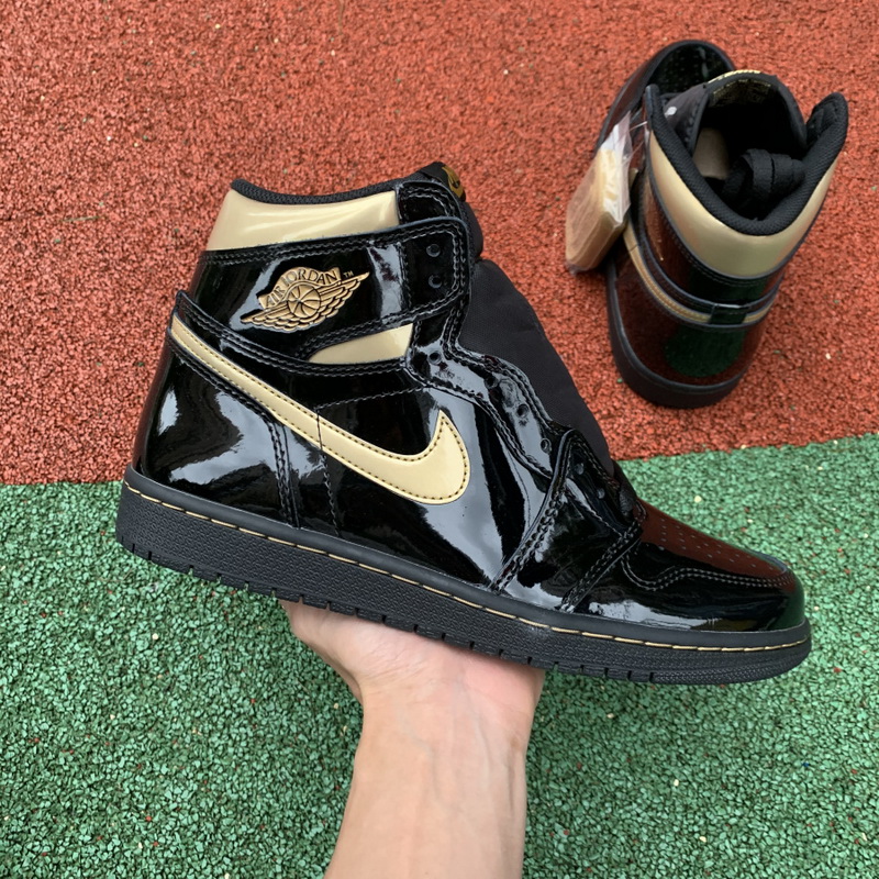 Air Jordan 1 High “Black Metallic Gold”