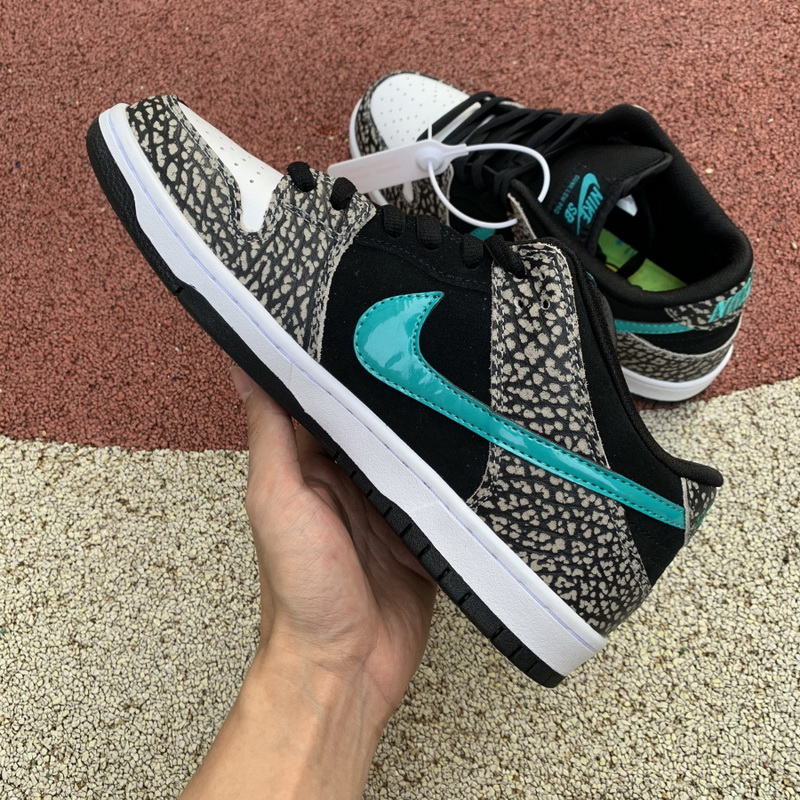 Nike SB Dunk Low“Elephant”