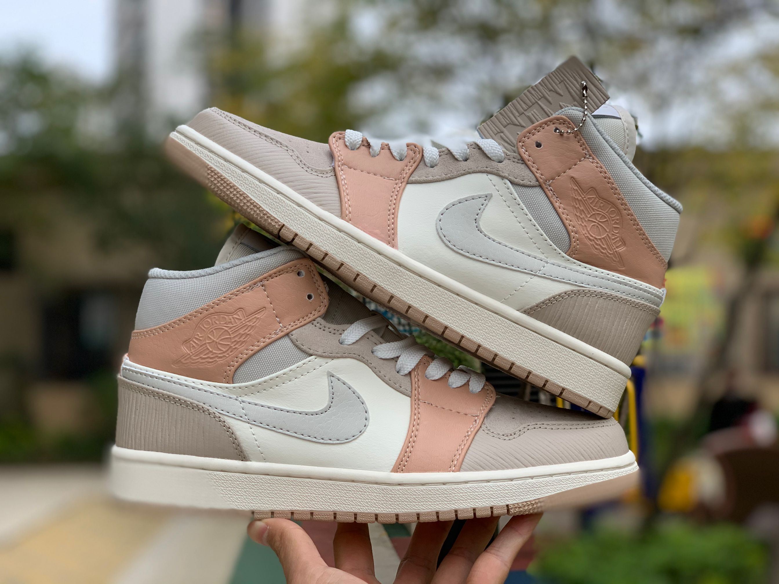 Jordan 1 Mid Shoes022