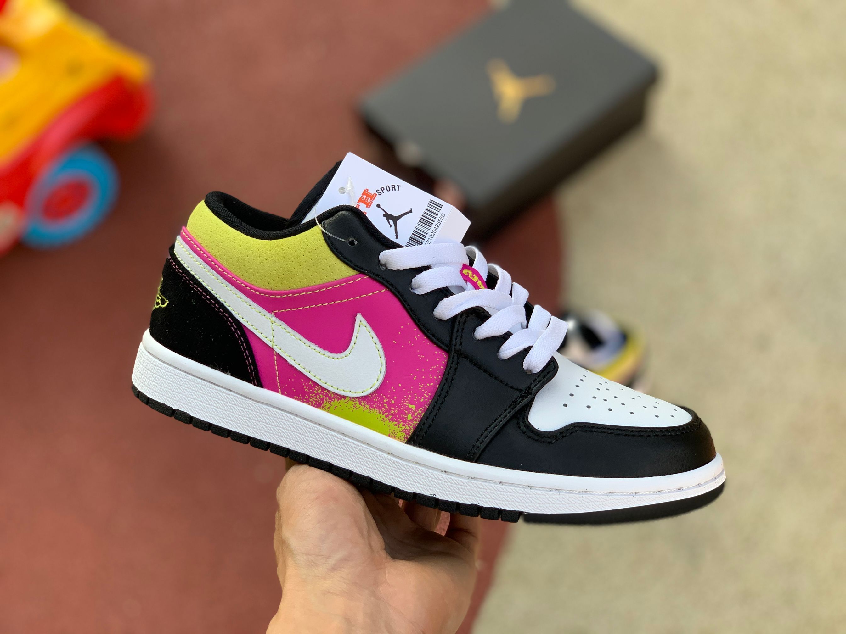 Air Jordan 1 Low Black Active Fuchsia Cyber
