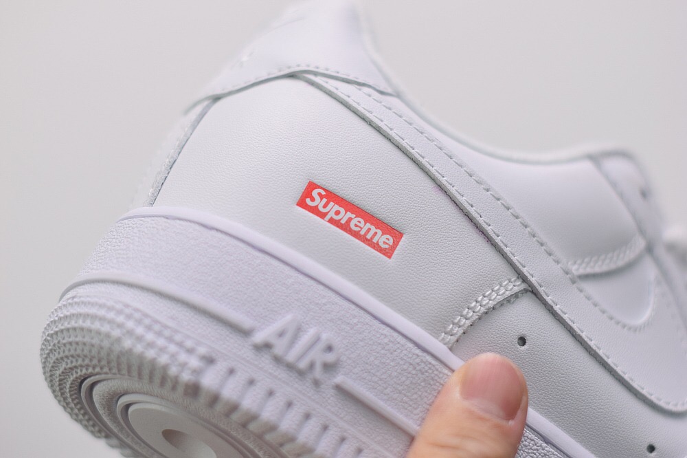 Nike Air Force 1 Low Supreme White