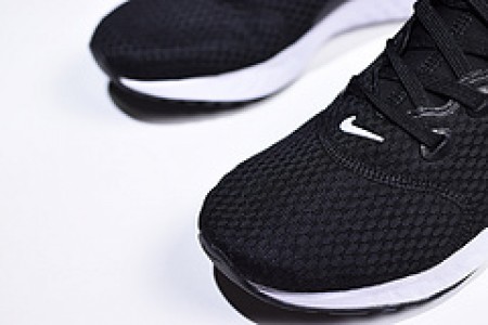 Nike Epic React Flyknit black and white