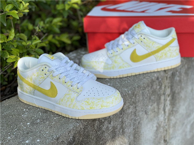 Wmns Dunk Low OG 'Yellow Strike'