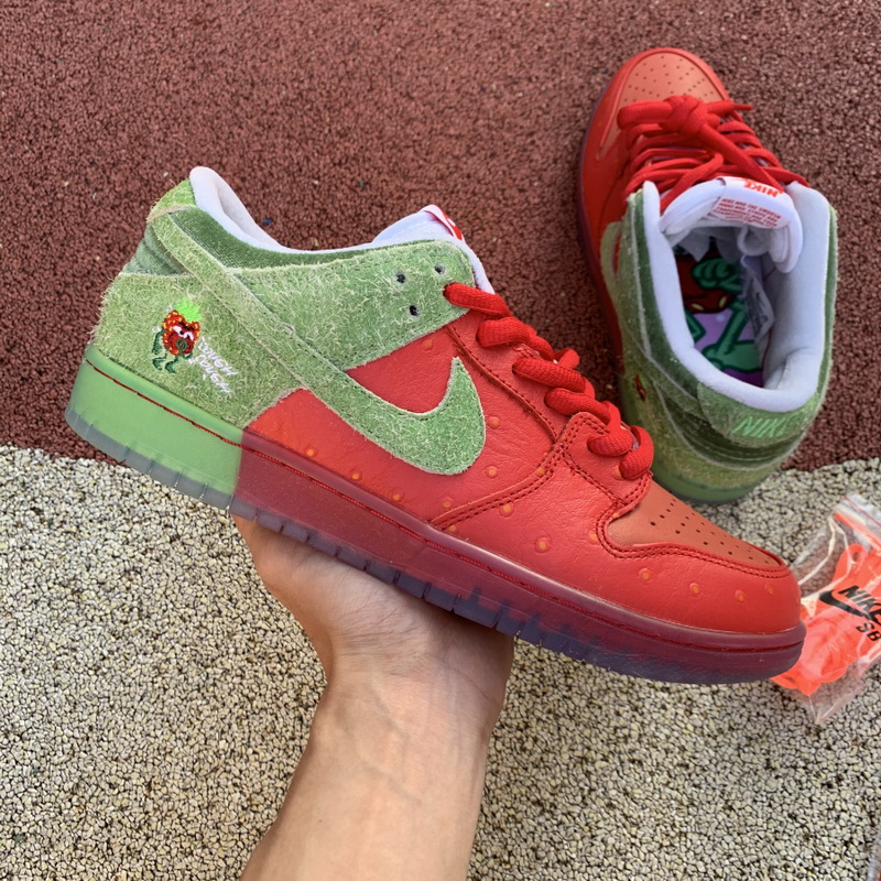 Nike SB Dunk High “Strawberry Cough”