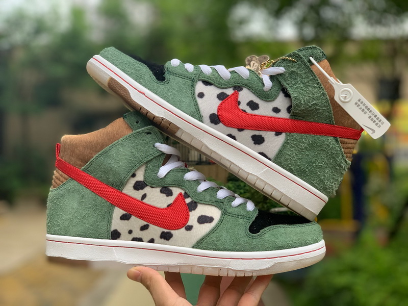 Nike SB Dunk High Dog Walker