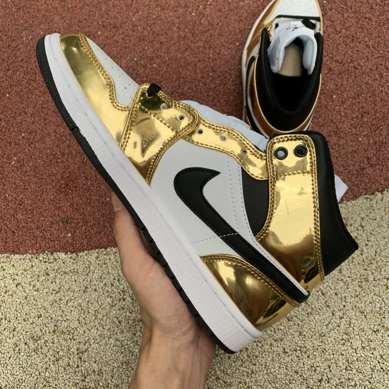 Jordan 1 Mid Metallic Gold Black White