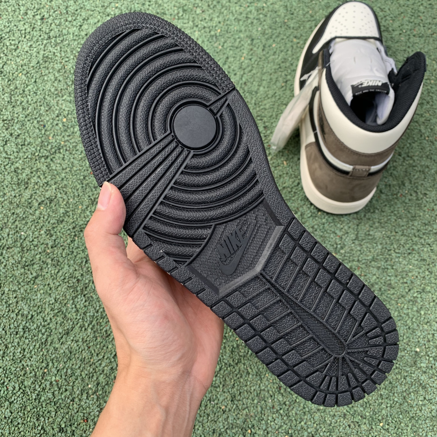 Air Jordan 1 High OG “Dark Mocha”