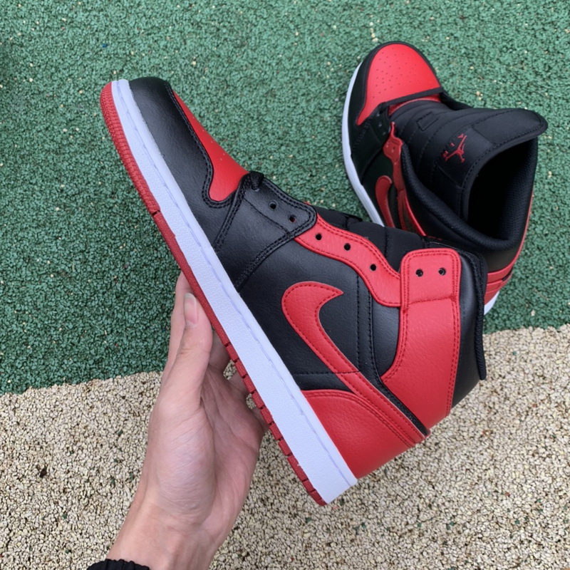 Jordan 1 Mid Shoes