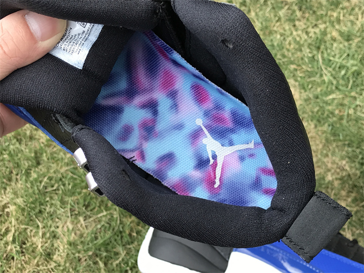 Air Jordan 12 WMNS “Hyper Royal