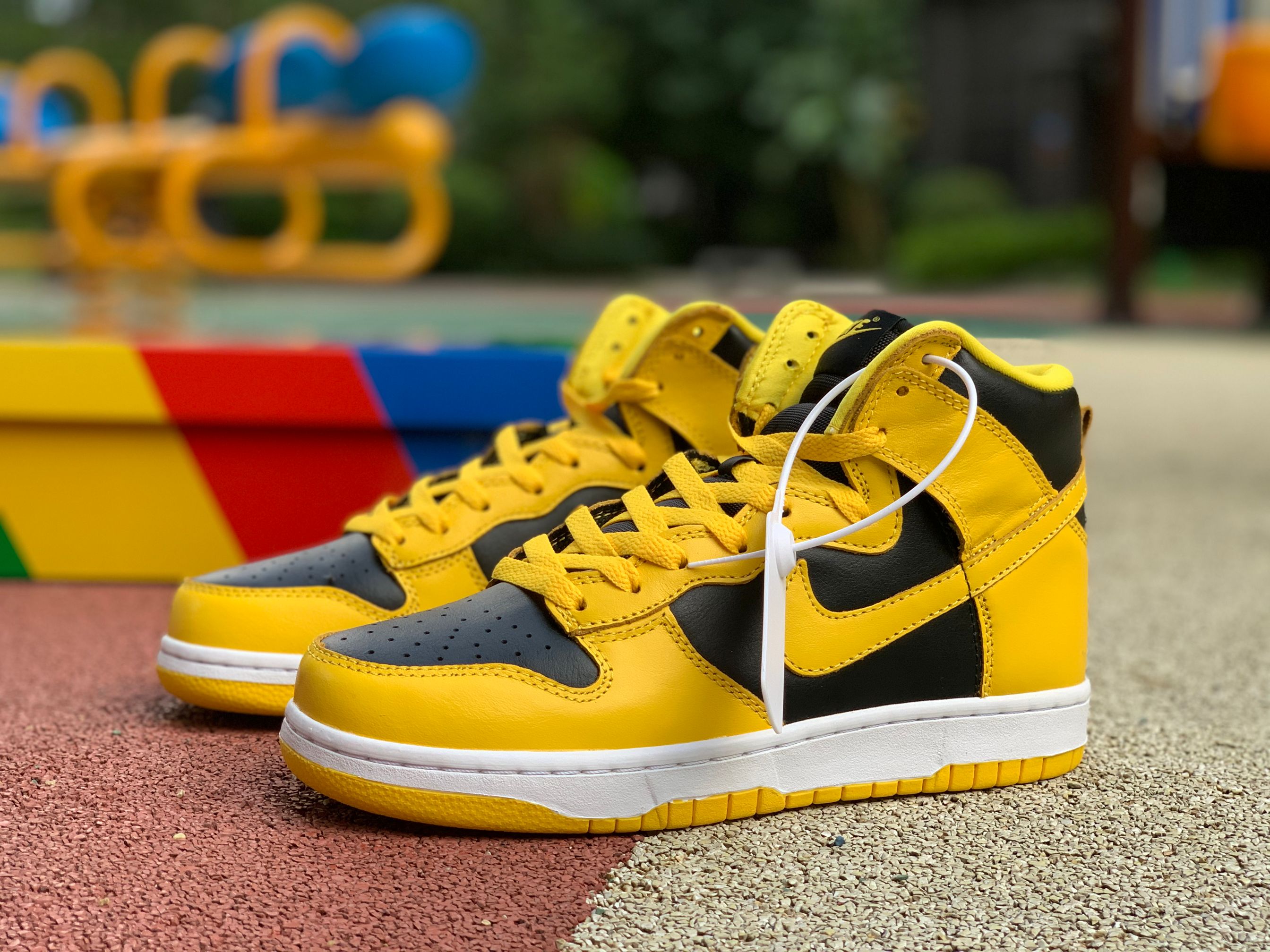Nike Dunk High SP “Varsity Maize”