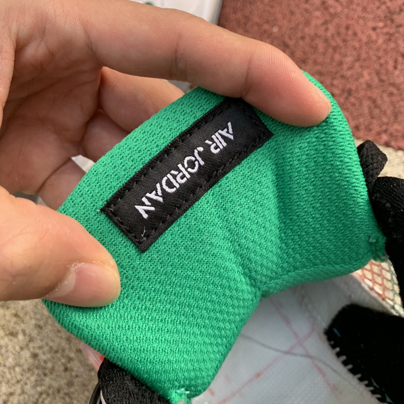 Air Jordan 4 WMNS “Rasta”