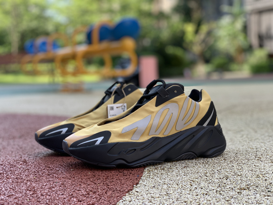Yeezy 700 Honey