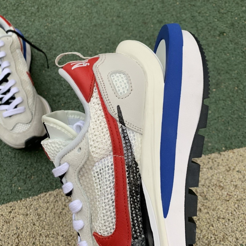 sacai x Nike VaporWaffle “Royal Fuchsia ”