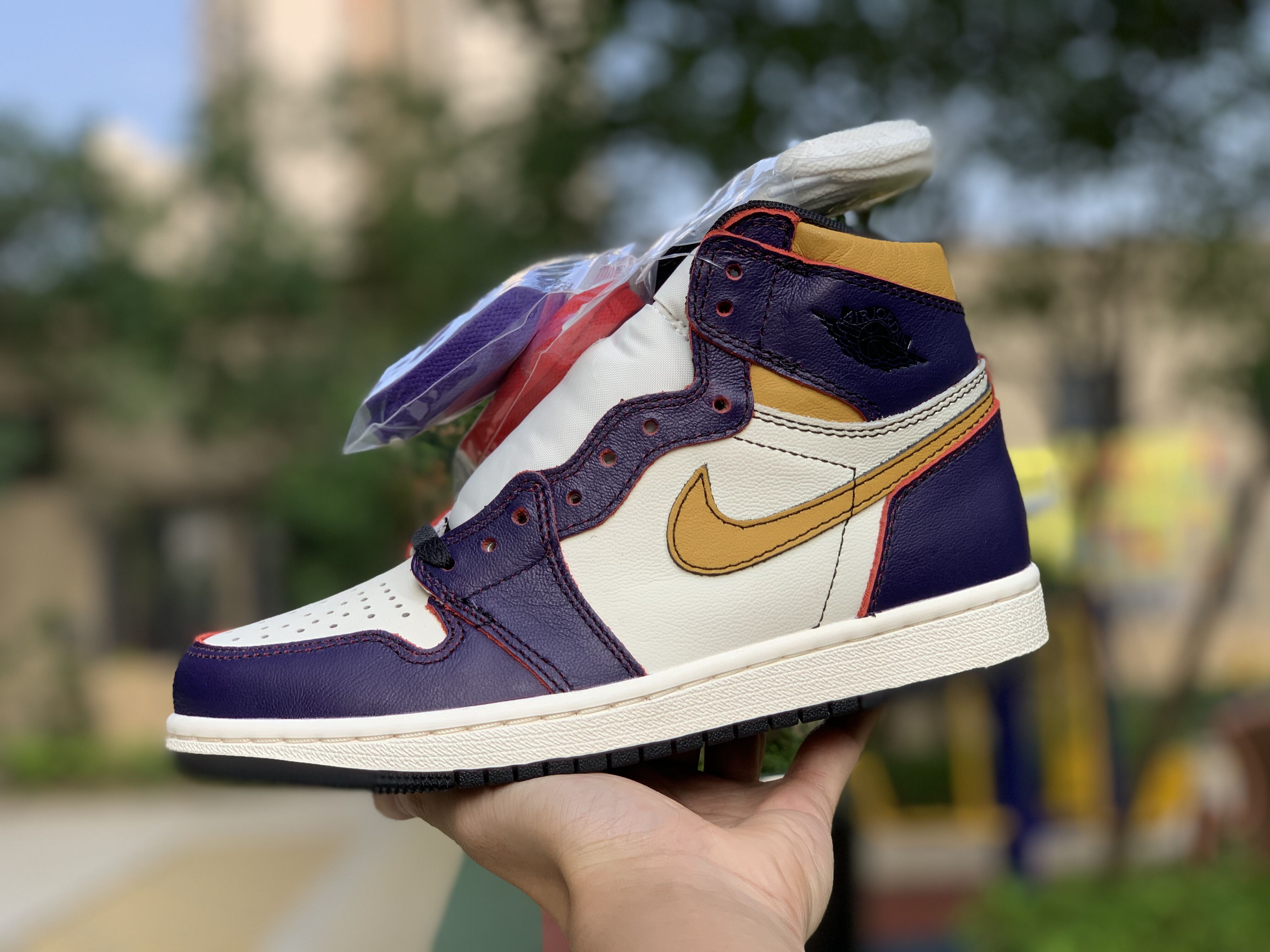 Nike SB x Air Jordan 1 Lakers GS